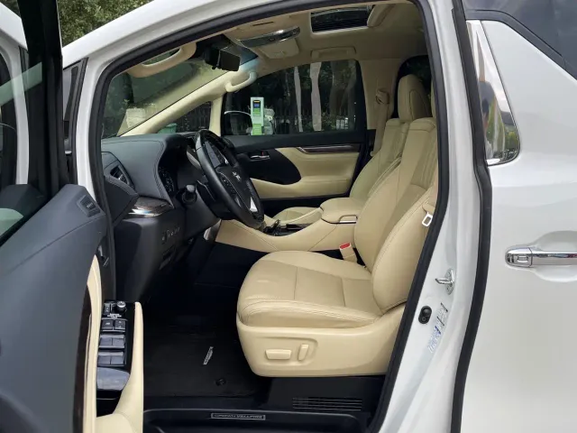 Toyota Vellfire — Фото автомобиля 9