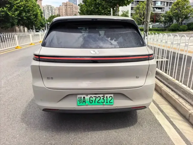 Li Auto L6 — Фото автомобиля 11