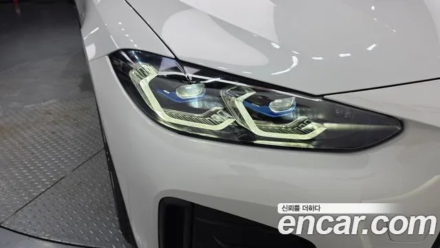 BMW i4 — Фото автомобиля 21
