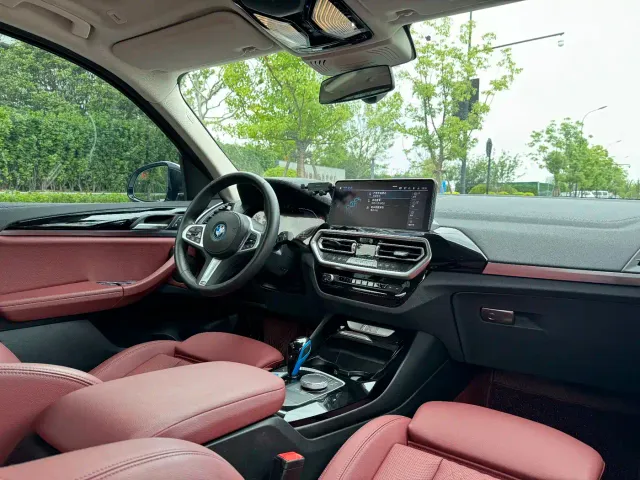 BMW iX3 — Фото автомобиля 14