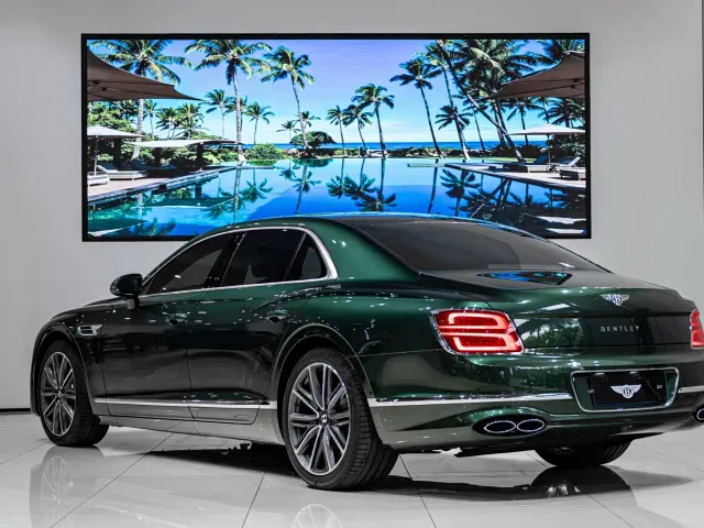 Bentley Flying Spur — Фото автомобиля 7
