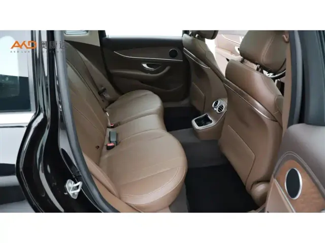 Mercedes-Benz E-Class — Фото автомобиля 8