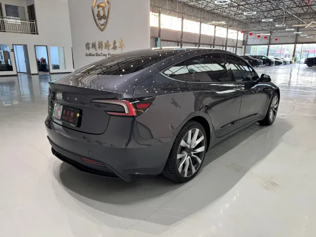 Tesla Model 3 — Фото автомобиля 6