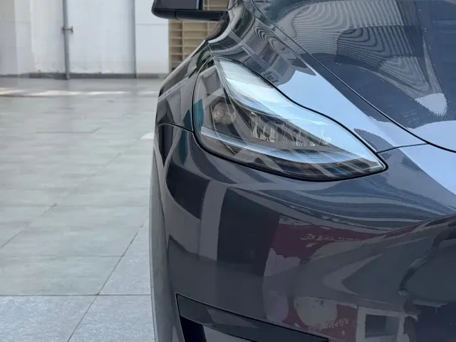 Tesla Model Y — Фото автомобиля 4