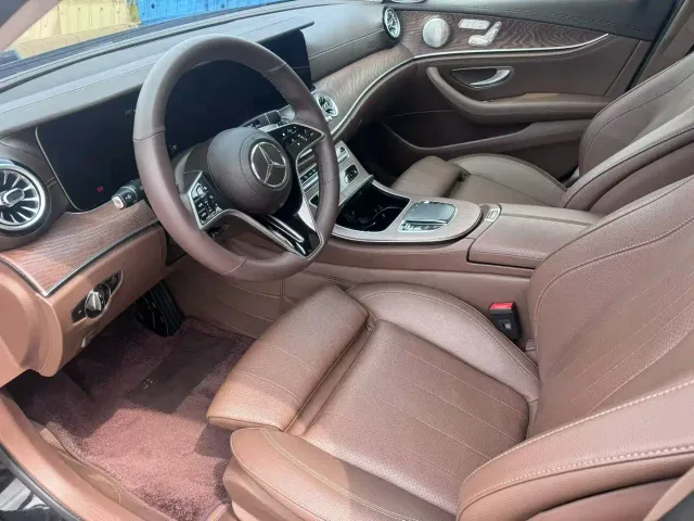Mercedes-Benz E-Class — Фото автомобиля 4