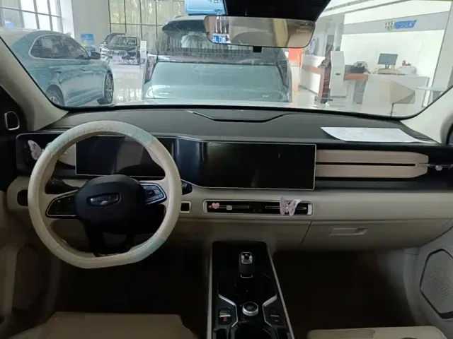 Geely ICON — Фото автомобиля 9