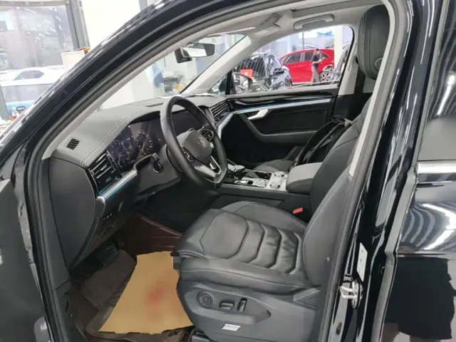 Volkswagen Touareg — Фото автомобиля 14