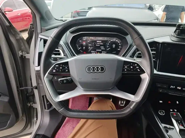Audi Q4 e-tron — Фото автомобиля 10