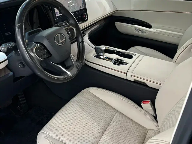 Lexus LM — Фото автомобиля 8