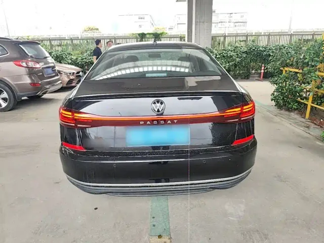 Volkswagen Passat — Фото автомобиля 5