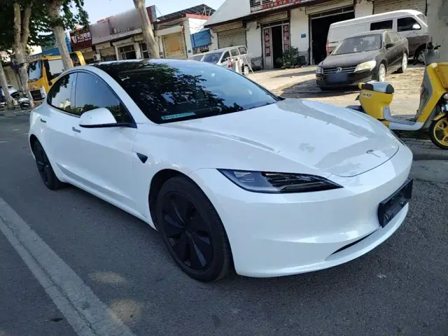 Tesla Model 3 — Фото автомобиля 3
