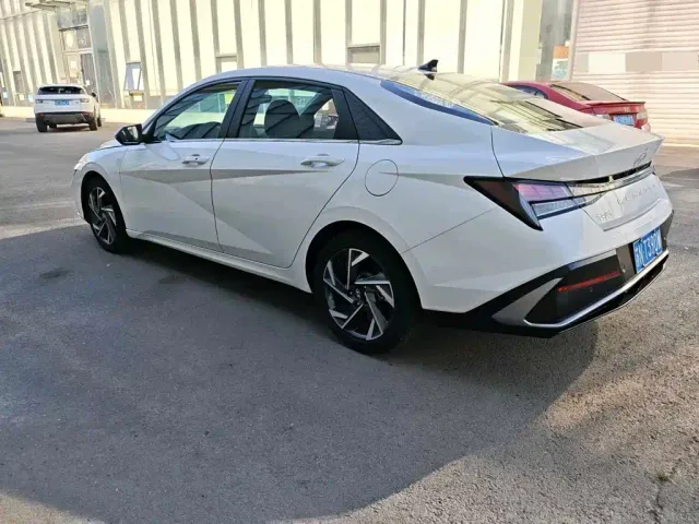 Hyundai Elantra — Фото автомобиля 7
