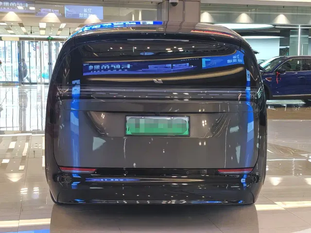 Li Auto MEGA — Фото автомобиля 8