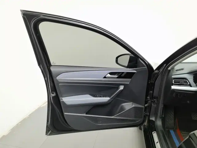 Volkswagen Lavida — Фото автомобиля 8