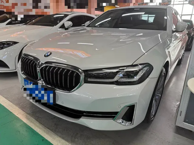 Фотография автомобиля — BMW 5 Series