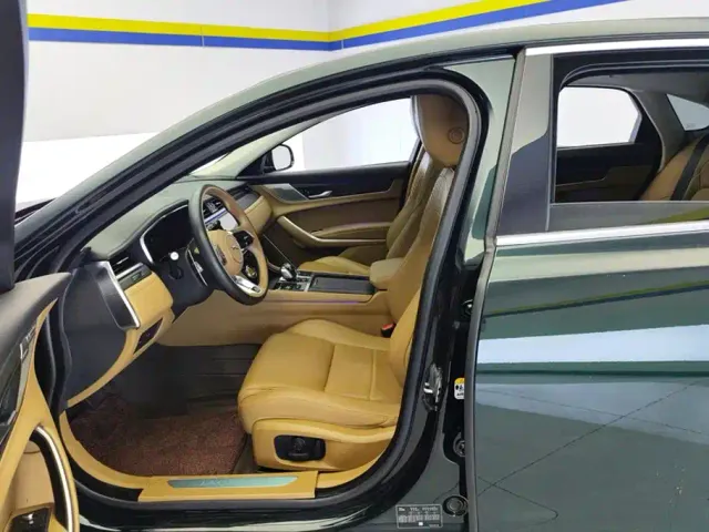 Jaguar XFL — Фото автомобиля 9
