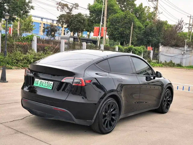 Tesla Model Y — Фото автомобиля 4