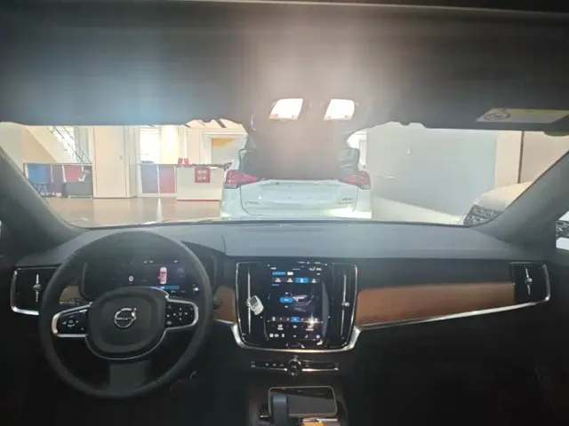 Volvo S90 — Фото автомобиля 9