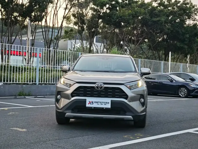 Toyota RAV4 — Фото автомобиля 2