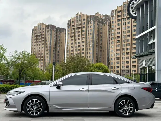 Toyota Avalon — Фото автомобиля 3