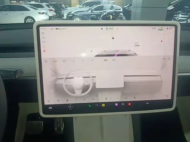 Tesla Model Y — Фото автомобиля 12
