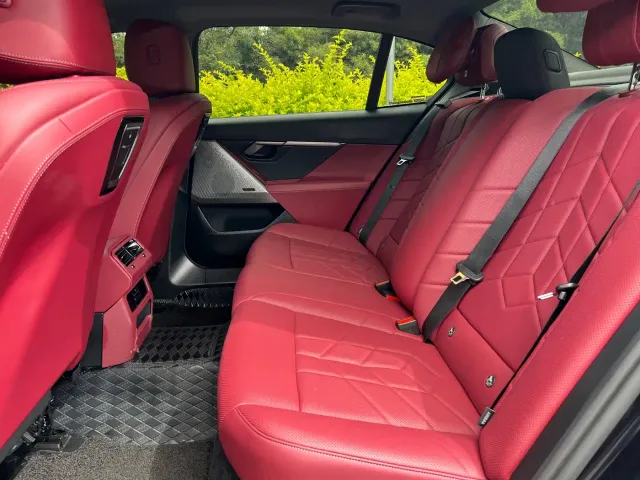 BMW 5 Series — Фото автомобиля 4