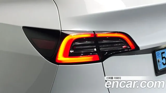 Tesla Model Y — Фото автомобиля 8