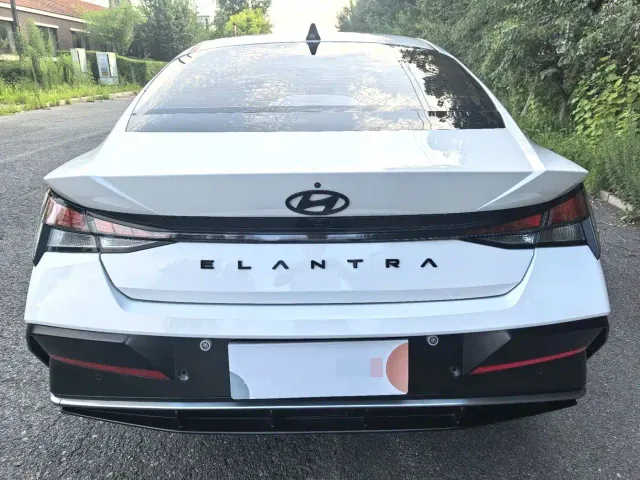 Hyundai Elantra — Фото автомобиля 9
