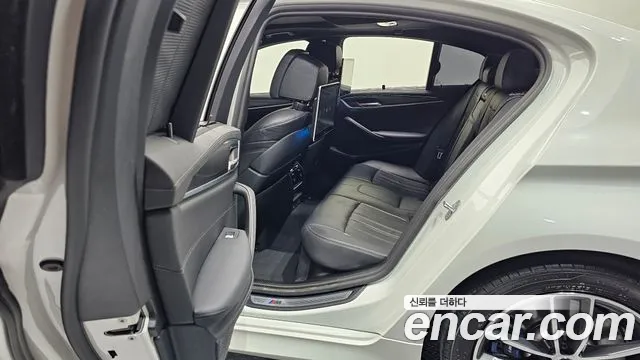 BMW 5 Series G30 — Фото автомобиля 16