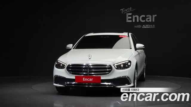 Mercedes-Benz E-Class — Фото автомобиля 3