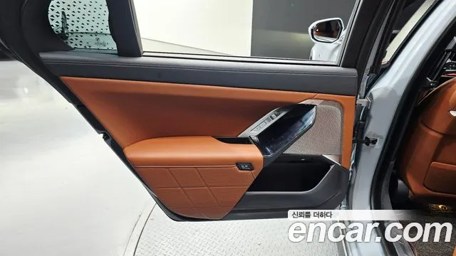 BMW 7 Series G70 — Фото автомобиля 14