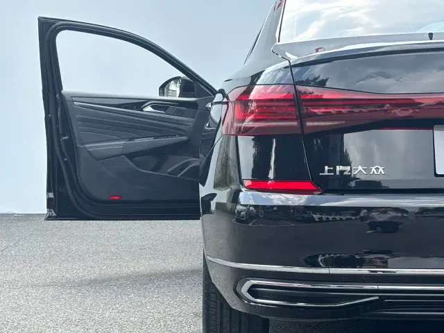 Volkswagen Passat — Фото автомобиля 9