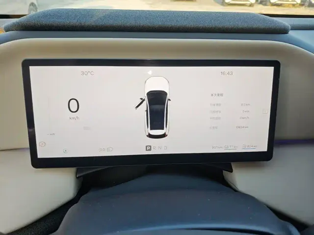 Volvo XC70 Plug-in Hybrid — Фото автомобиля 11