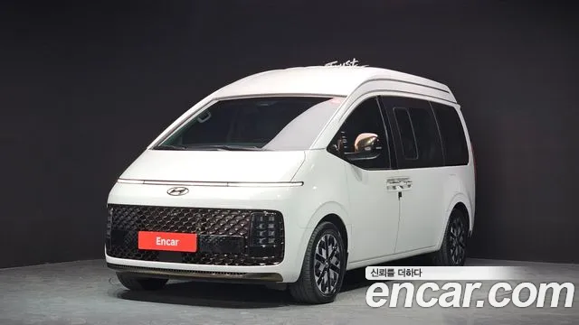 Фотография автомобиля — Hyundai Staria 4WD Lounge 9 мест
