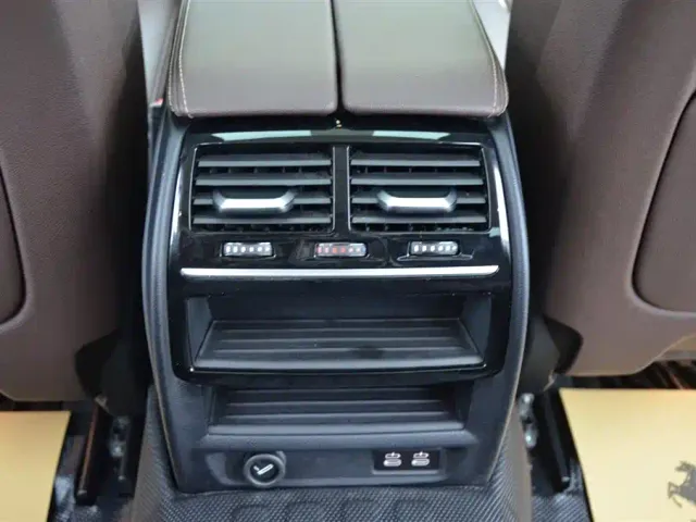 BMW 5 Series — Фото автомобиля 13