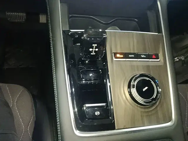 Geely Xingyue L — Фото автомобиля 13
