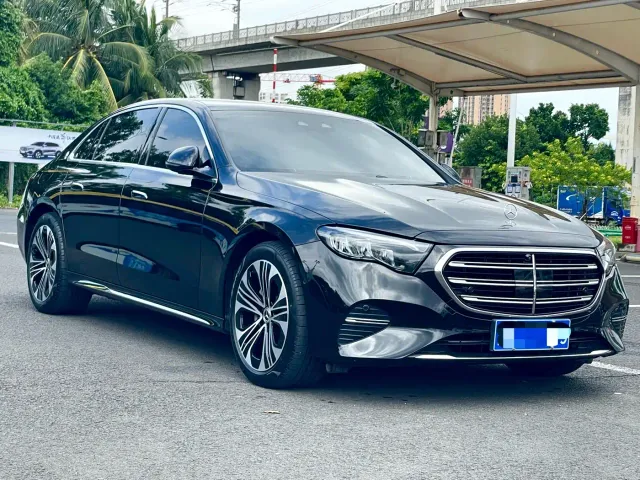 Mercedes-Benz E-Class — Фото автомобиля 3