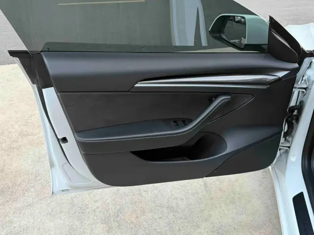 Tesla Model 3 — Фото автомобиля 9