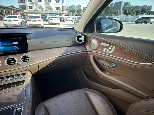 Mercedes-Benz E-Class — Фото автомобиля 16