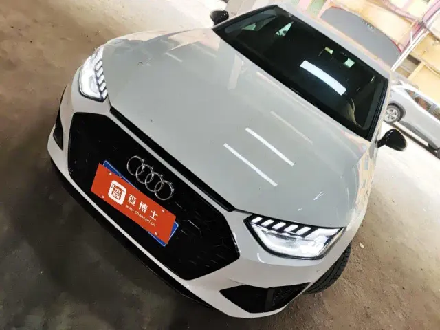 Фотография автомобиля — Audi A4L