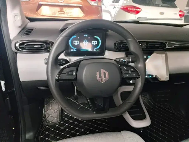 Leapmotor T03 — Фото автомобиля 10