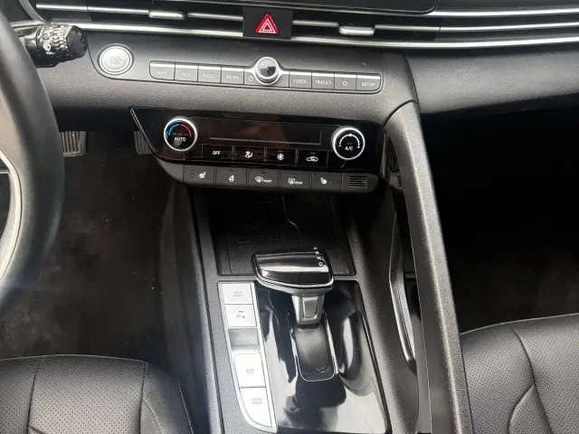 Hyundai Elantra — Фото автомобиля 9