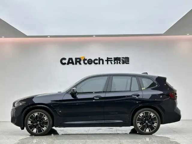 BMW iX3 — Фото автомобиля 2