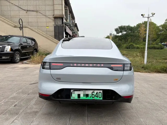 Leapmotor C01 — Фото автомобиля 11