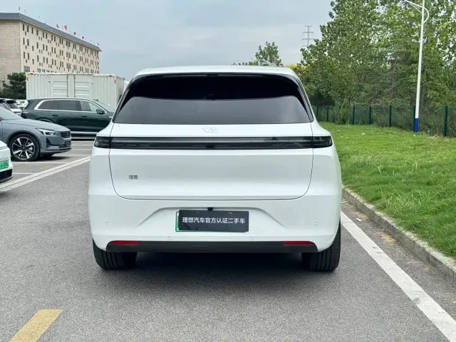 Li Auto L6 — Фото автомобиля 14