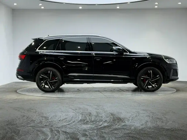 Audi Q7 — Фото автомобиля 4