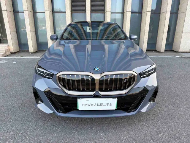 BMW i5 — Фото автомобиля 2