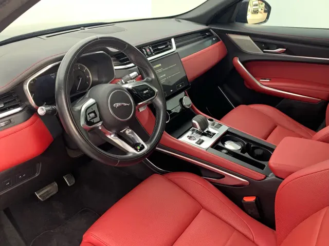 Jaguar F-Pace — Фото автомобиля 14