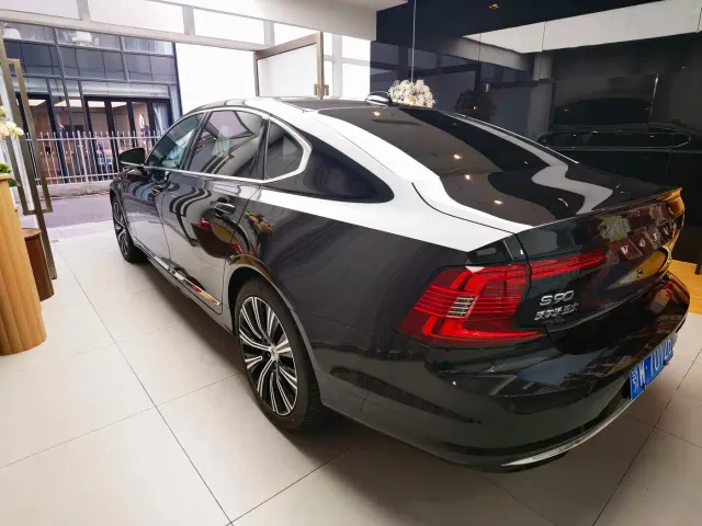 Volvo S90 — Фото автомобиля 4