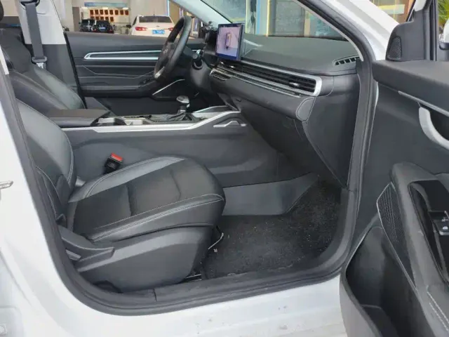 Geely Emgrand — Фото автомобиля 8